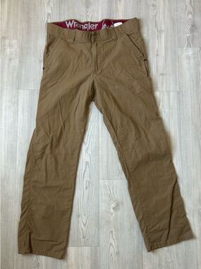 Wrangler Men's Tan Chino Pants - Straight Leg